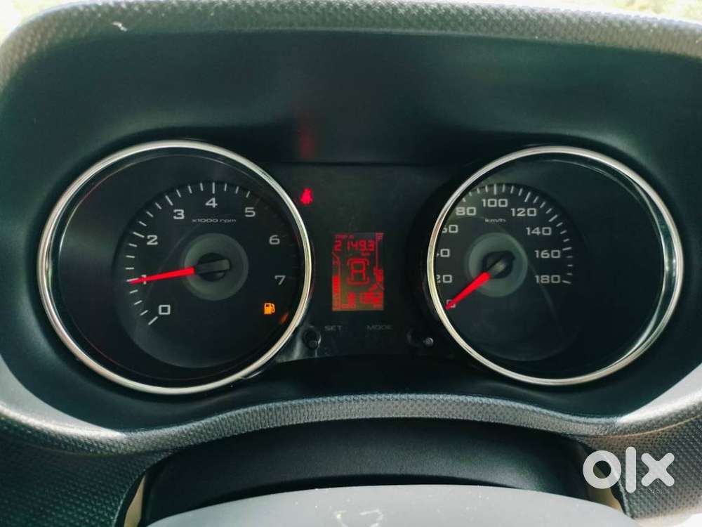 Mahindra Tuv 300 1.5 T10 (o) Amt, 2018, Diesel