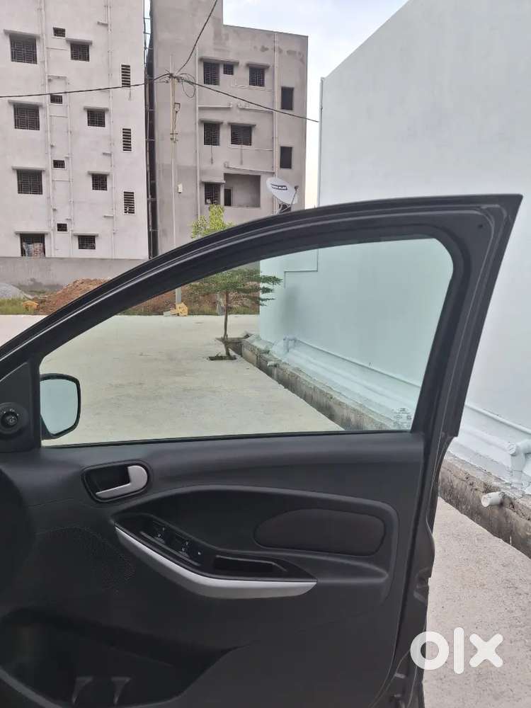 Ford Figo 1.2 Titanium Petrol 2016