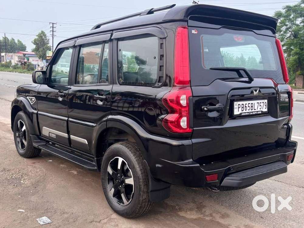 Mahindra Scorpio Classic, 2025, Diesel