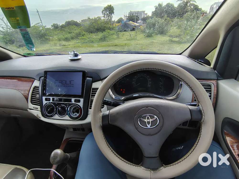 Toyota Innova 2010 Diesel Well Maintained Upto 15 Mileage On Long Way