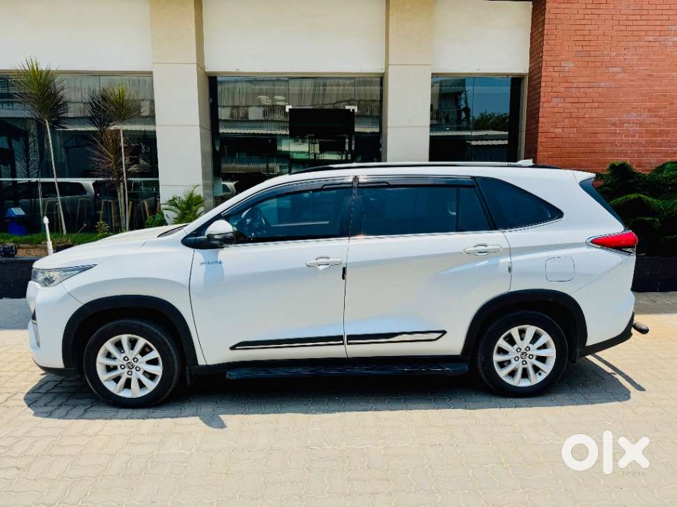 Toyota Innova Hycross 2.0 Vx (o) Hybrid 8 Str, 2023, Cng & Hybrids