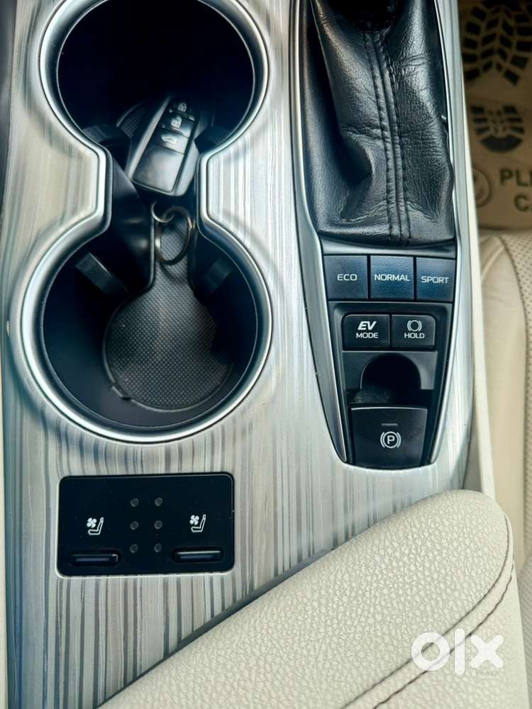 Toyota Camry Hybrid 2020