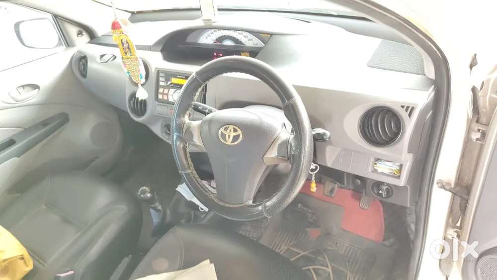 Toyota Etios G, Petrol, Price Rs 3,50,000
