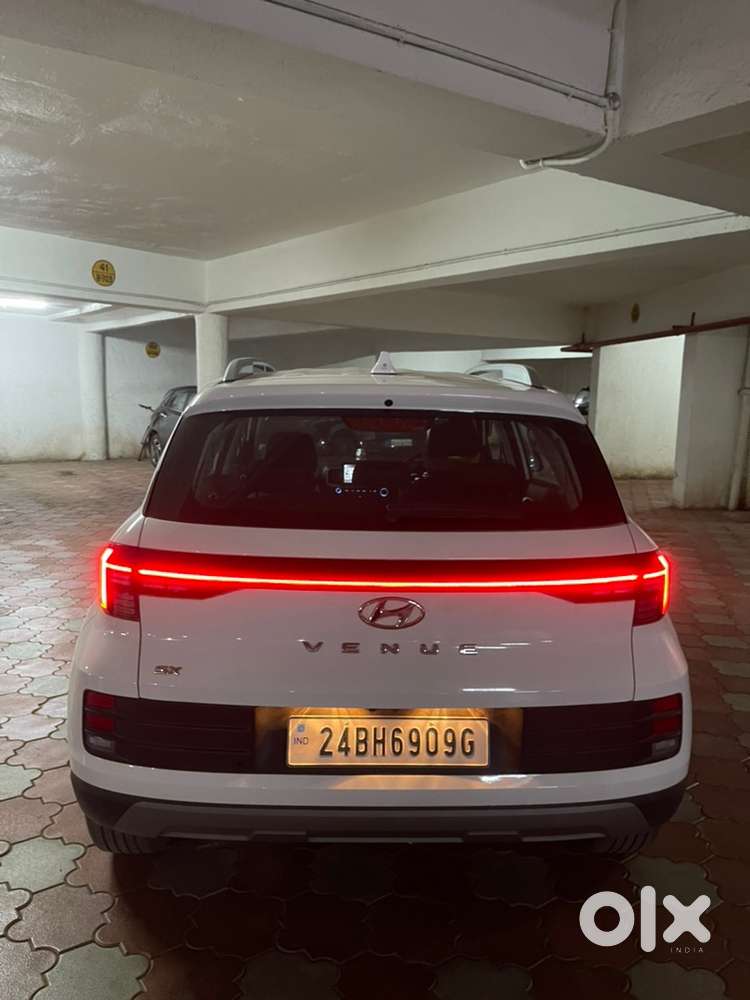 Hyundai Venue 2024 Diesel Excellent Condition- Bh Registration
