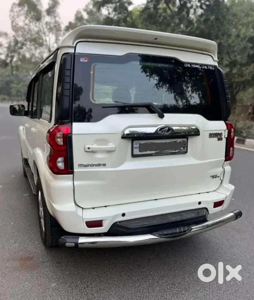 Mahindra Scorpio S11