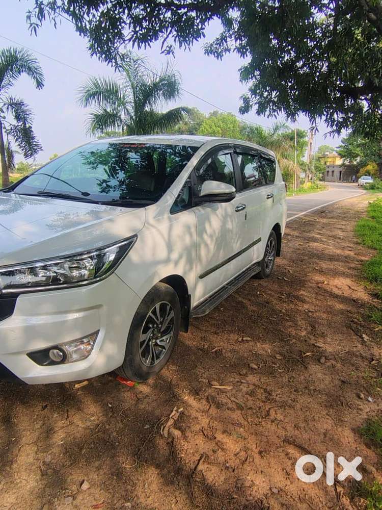 Toyota Innova Crysta 2.4 G Mt 8s, 2024, Diesel