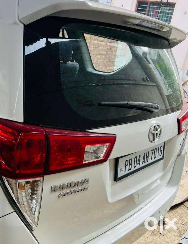 Toyota Innova Crysta 2017 Diesel 120000 Km Driven