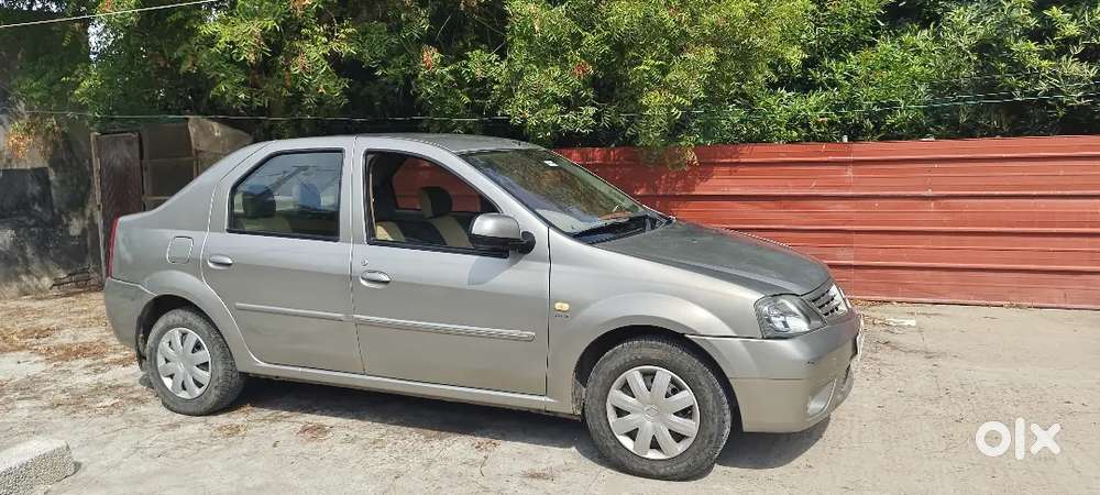 Mahindra Renault Logan 2011