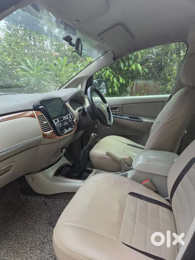 Toyota Innova 2012