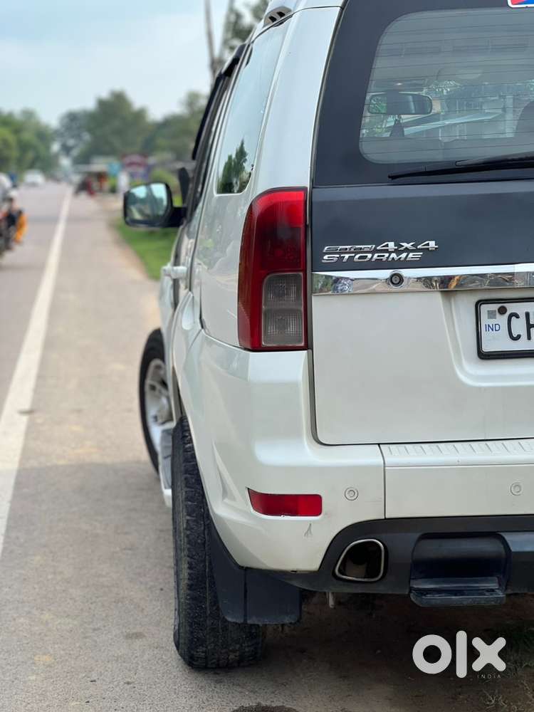 Tata Safari Storme 2014
