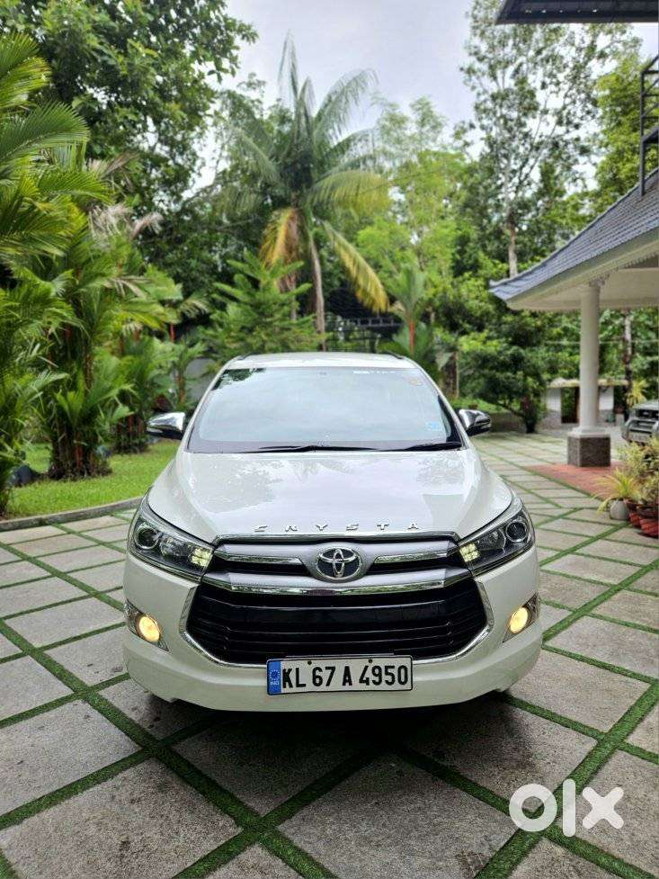 Toyota Innova Crysta 2.4 V, 2016, Diesel
