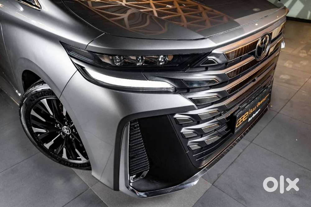 Toyota Vellfire 2.5 Executive Lounge, 2023, Petrol
