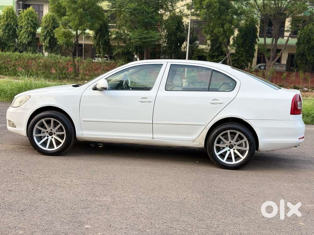 Skoda Laura Ambition 2.0 Tdi Cr Mt, 2012, Diesel