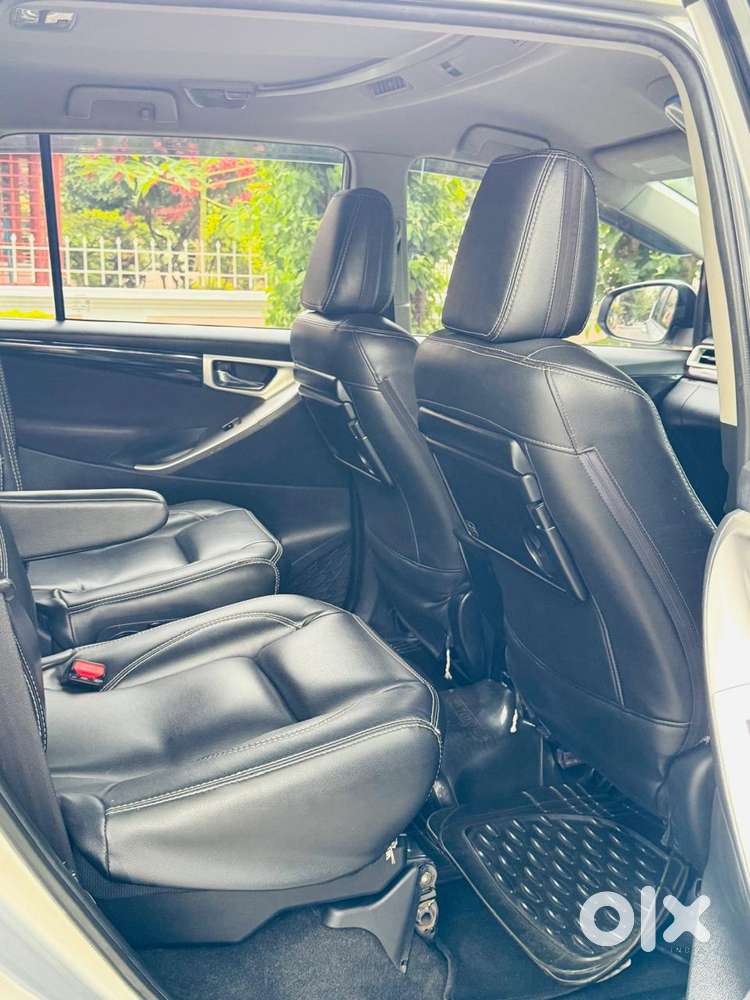 Toyota Innova Crysta 2.4 V 7 Str, 2016, Diesel