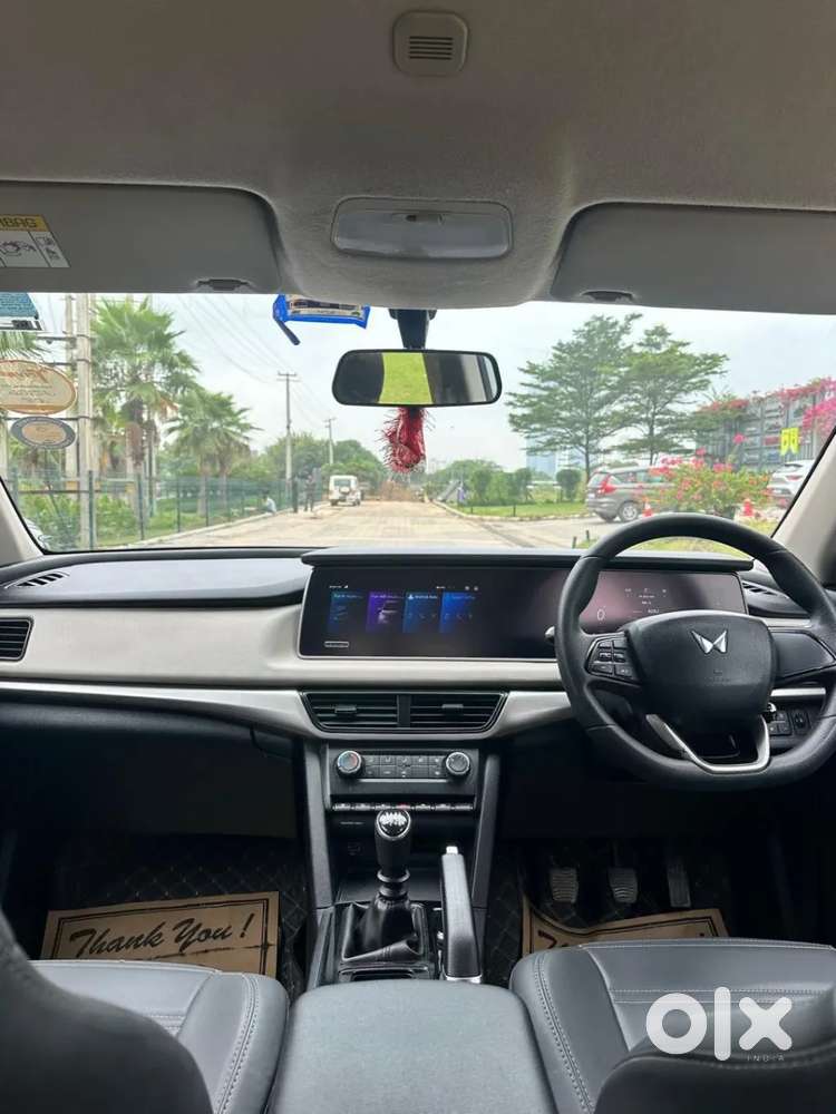 Mahindra Xuv700 Ax 3 Petrol Mt 5 Str (e), 2022, Petrol