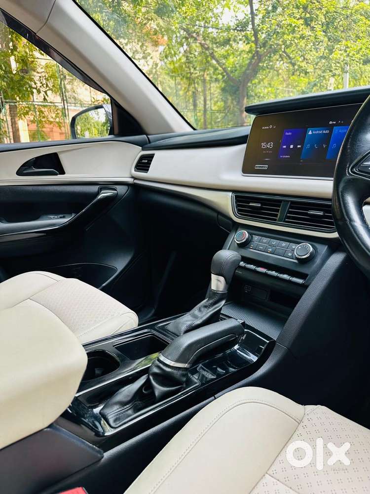 Mahindra Xuv700 2.0 Ax 5 Petrol At Str, 2022, Petrol