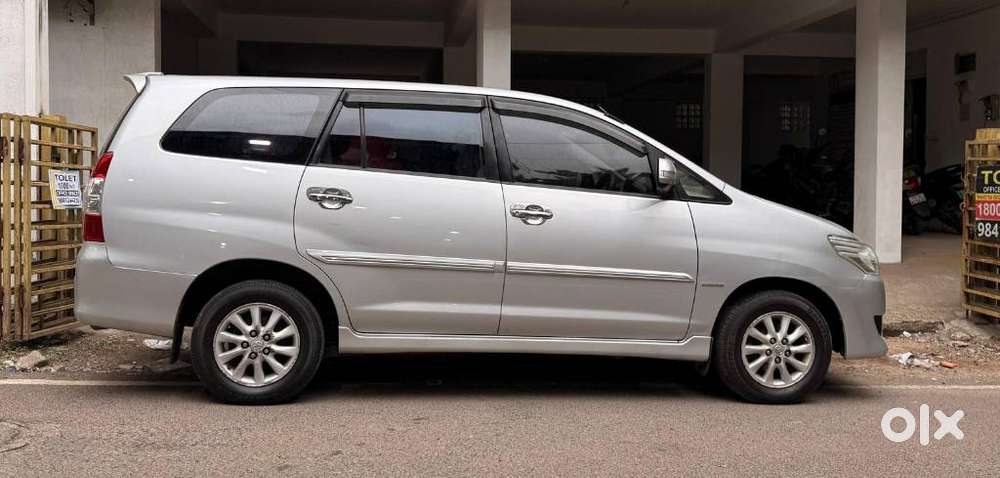 Toyota Innova 2.5 V 8 Str, 2013, Diesel