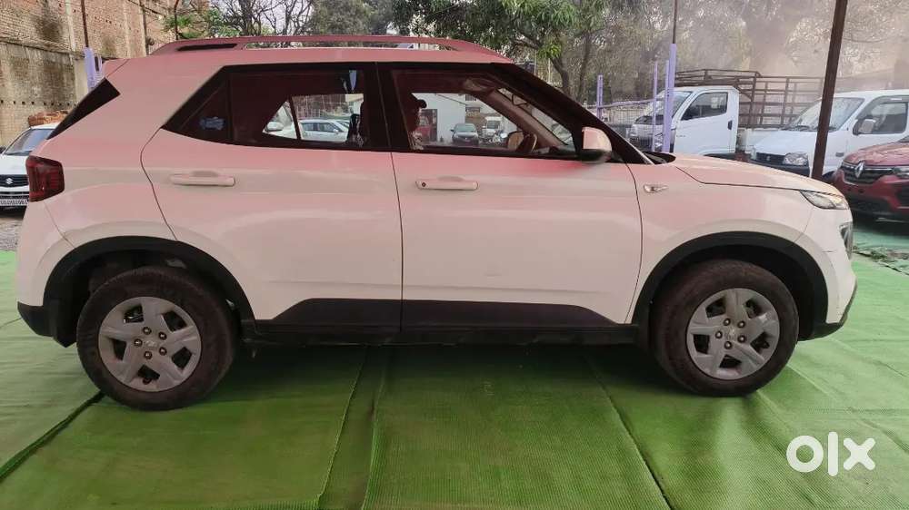 Hyundai Venue 2021 Petrol Well Maintained