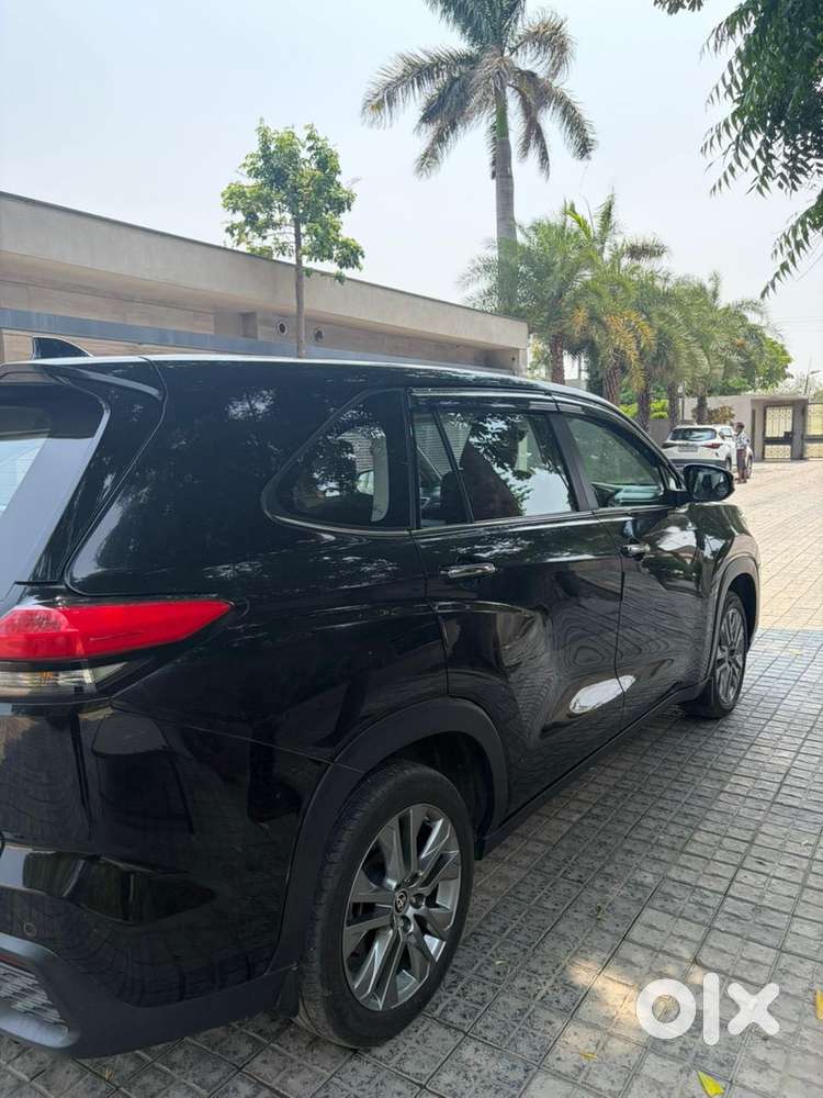 Toyota Innova Hycross 2.0 Zx (o) Hybrid 7 Str, 2025, Petrol