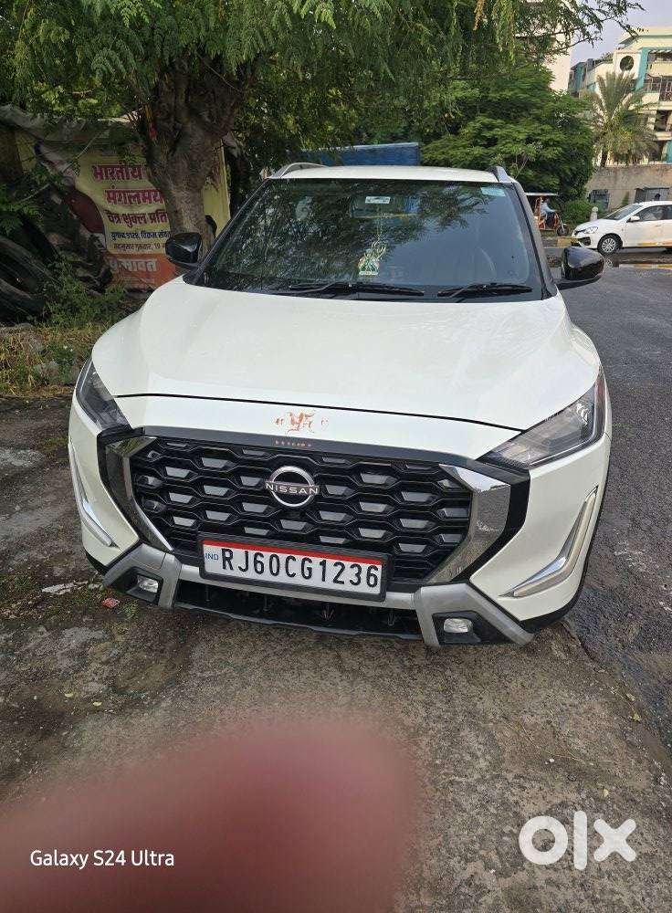 Nissan Magnite Kuro Edition Petrol Amt, 2025, Petrol