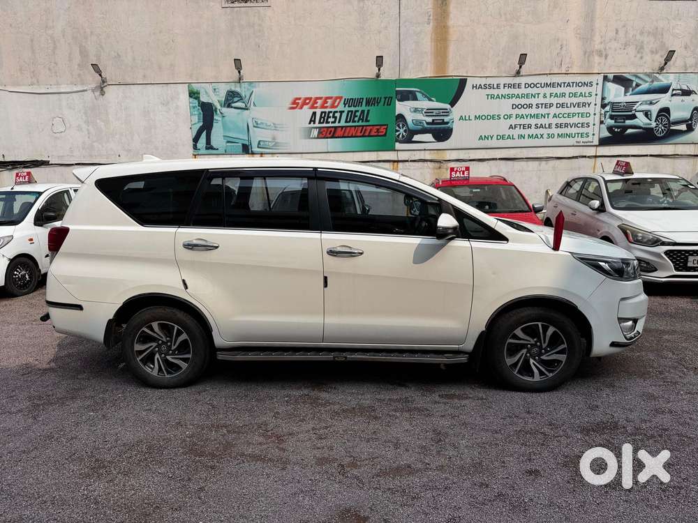 Toyota Innova Crysta [2020-ongoing] 2.4 Vx 8 Str, 2023, Diesel