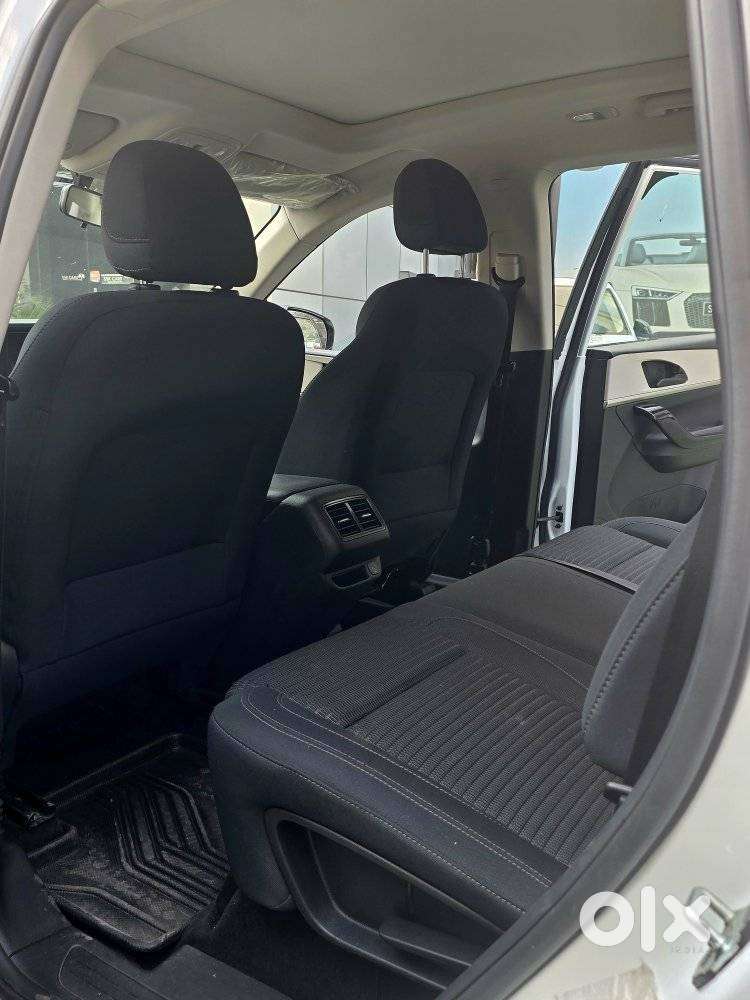 Mahindra Xuv700 2.2 Ax 5 Diesel At 7 Str, 2024, Diesel