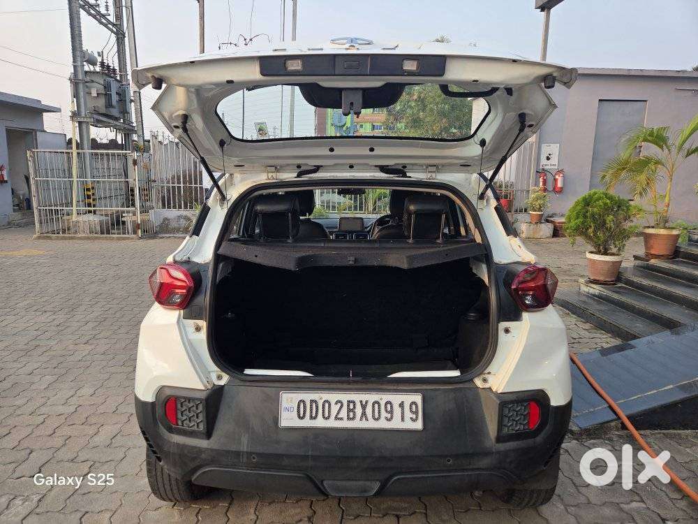 Tata Punch 1.2 Revotron Creative Dual Tone, 2022, Petrol
