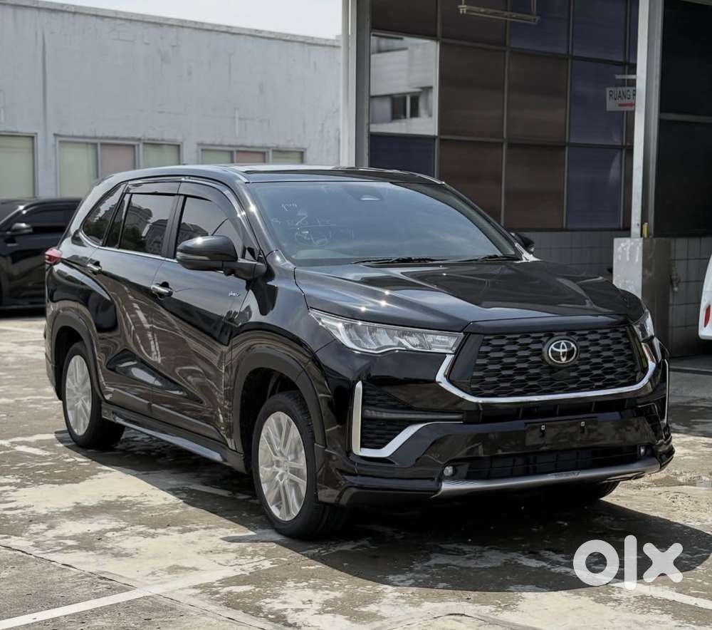 Toyota Innova Hycross 2.0 Zx (o) Hybrid 7 Str, 2025, Petrol