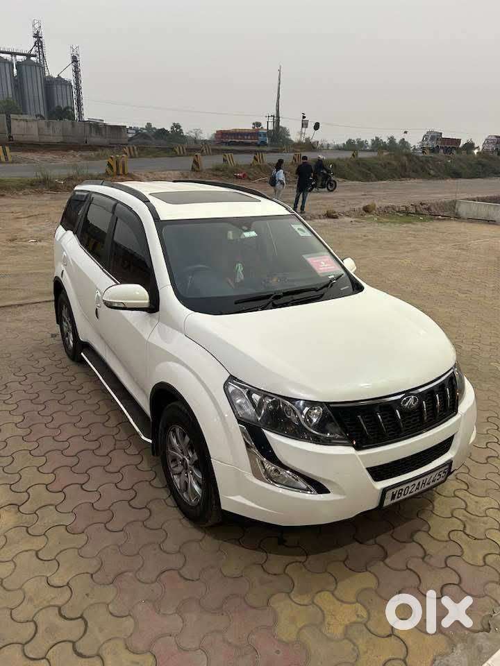 Mahindra Xuv W10