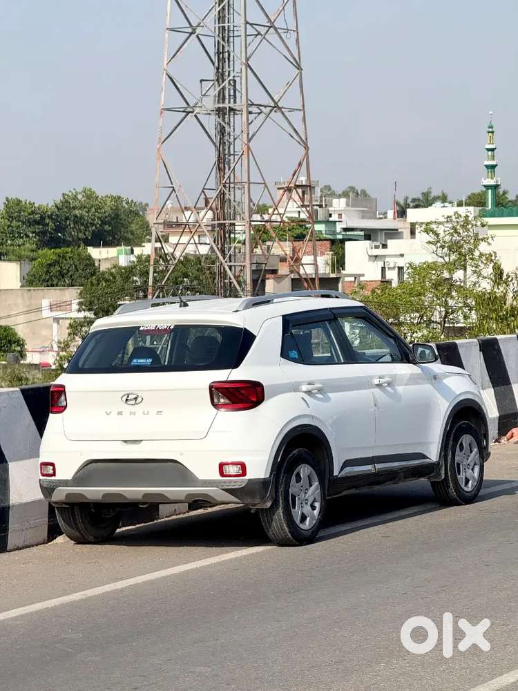 Hyundai Venue 2020 Petrol 33586 Km Driven