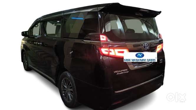 Toyota Vellfire 2.5 Executive Lounge, 2022, Petrol