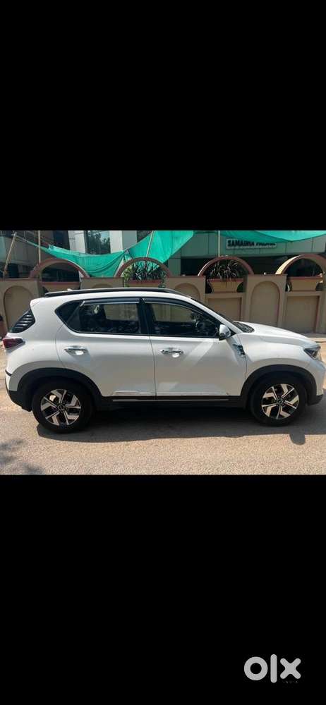 Kia  Sonet Diesel Manual With Sunroof