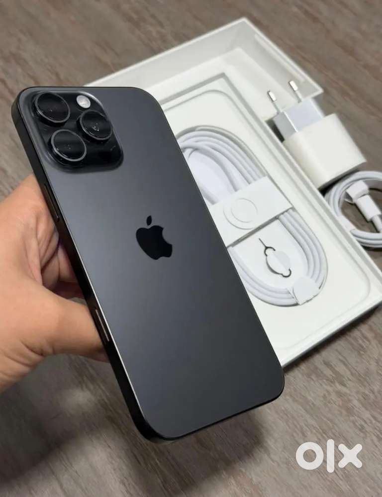 IPHONE 16 PRO MAX 256GB BLACK TITANIUM MINT CONDITION WITH BILL BOX