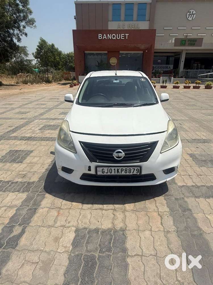 Nissan Sunny 2012