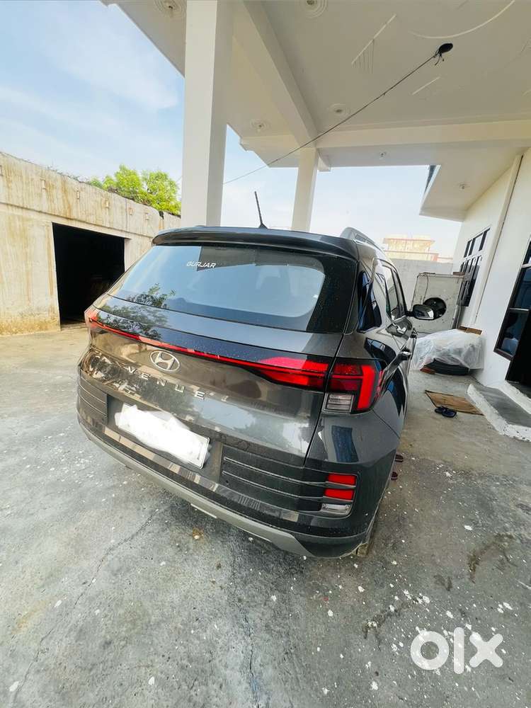 Hyundai Venue 2025 Cng  9000 Km Driven