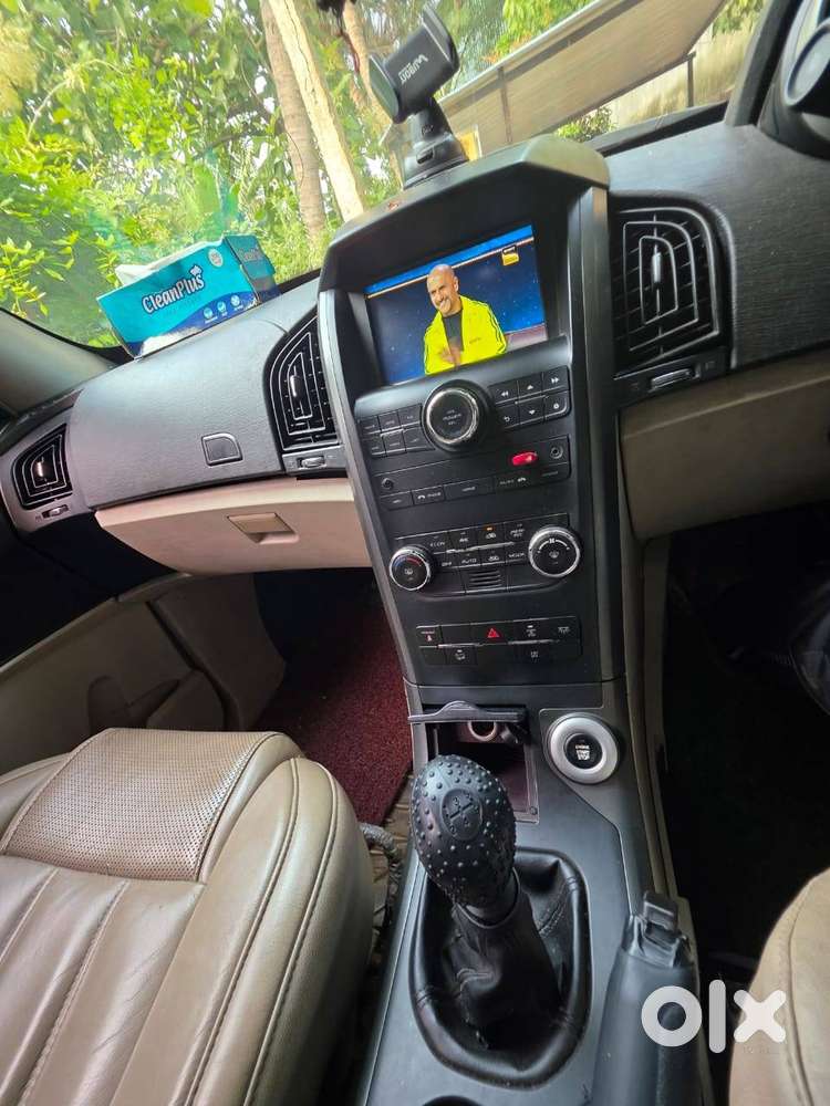 Mahindra Xuv500 - W10