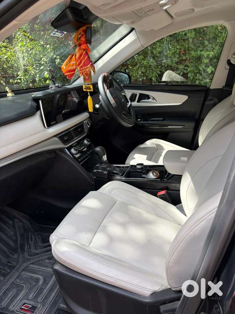 Mahindra Xuv700 Ax7l 2025 Petrol 15000 Km Driven