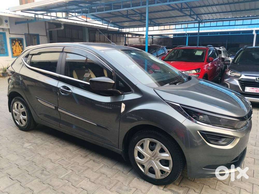 Tata Altroz 1.2 Xm Plus, 2024