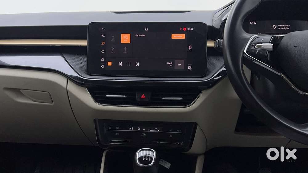 Skoda Slavia Style 1.0l Tsi Mt, 2023, Petrol