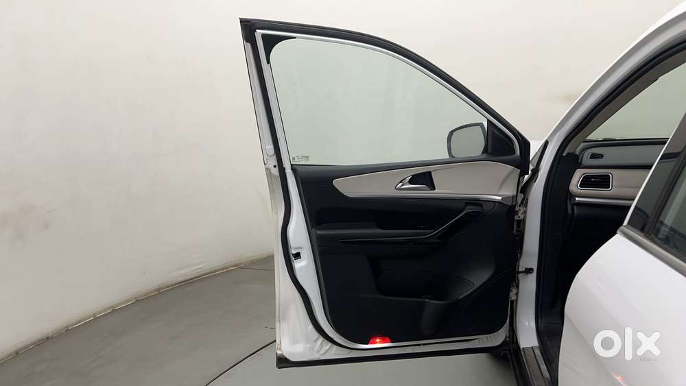 Mahindra Xuv700 2.2 Ax 7 Diesel At Str, 2023, Diesel