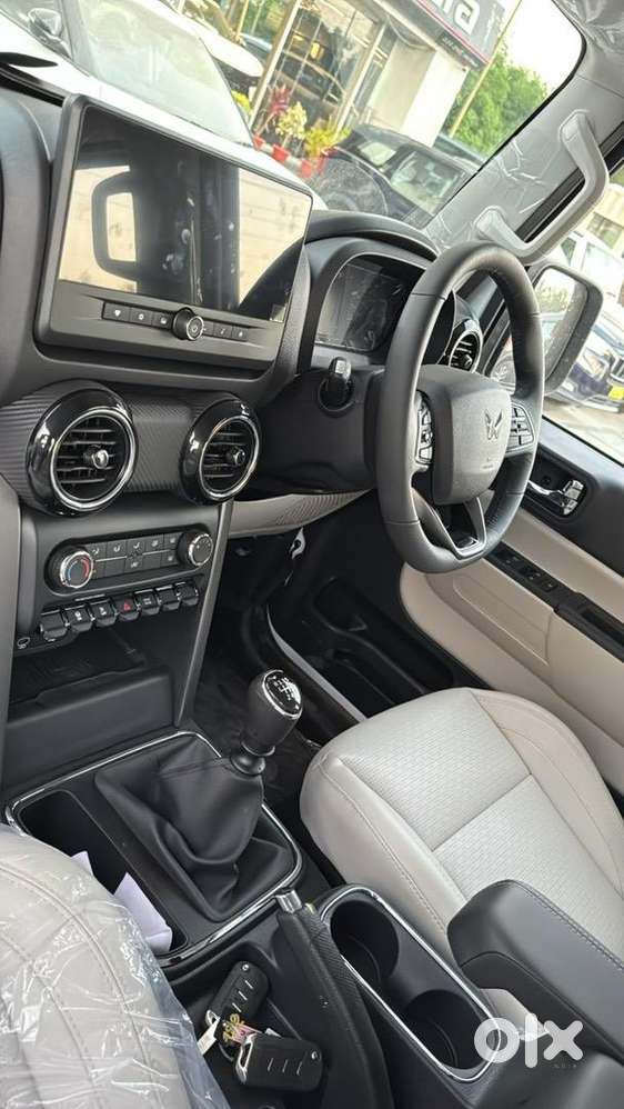 Mahindra Petrol Car 2025