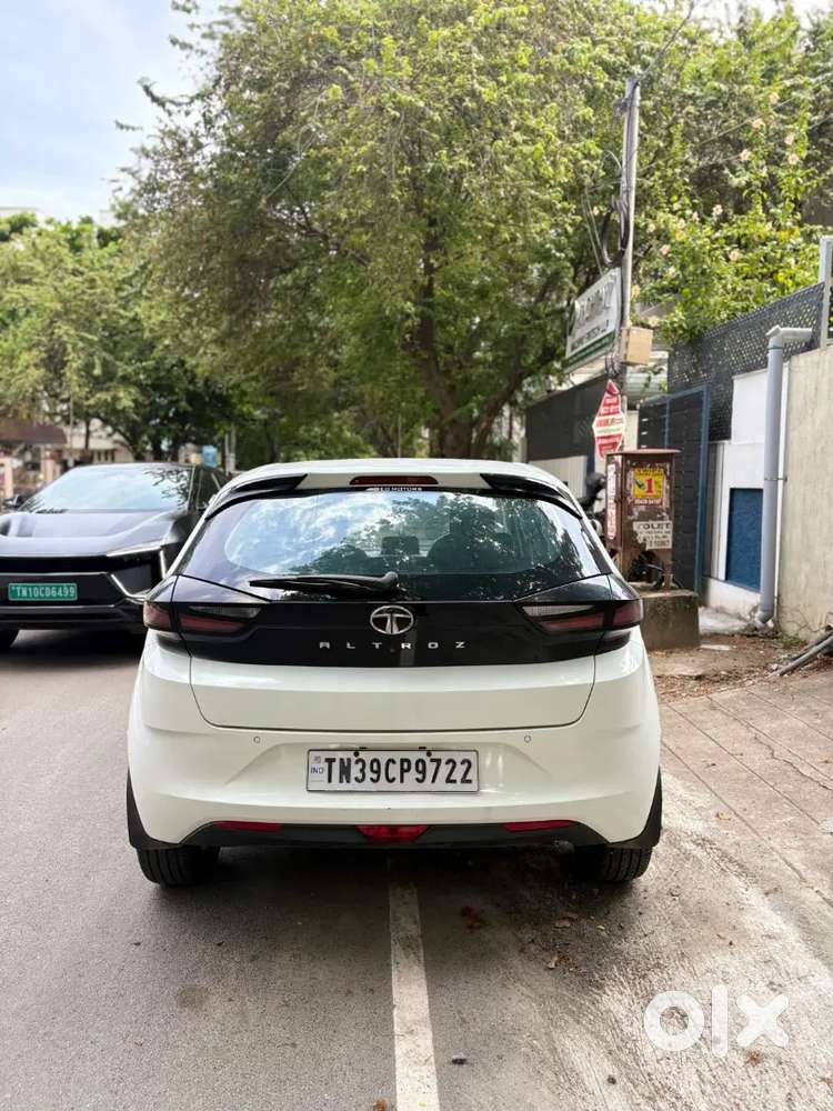 Single Owner, Power Steering, Reverse Camera, Ceramic Coating,