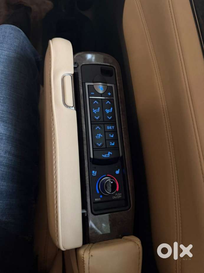 Toyota Vellfire Vip – Executive Lounge, 2023, Petrol