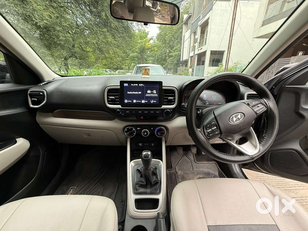 Hyundai Venue Petrol Manual 2023