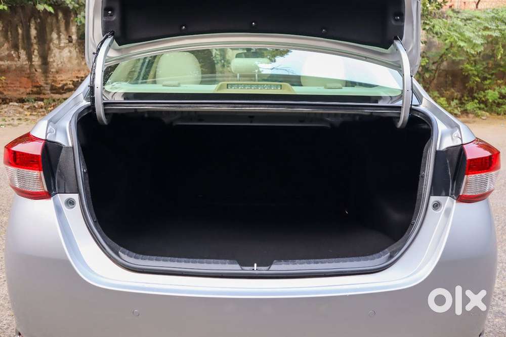 Toyota Yaris J Cvt, 2020, Petrol