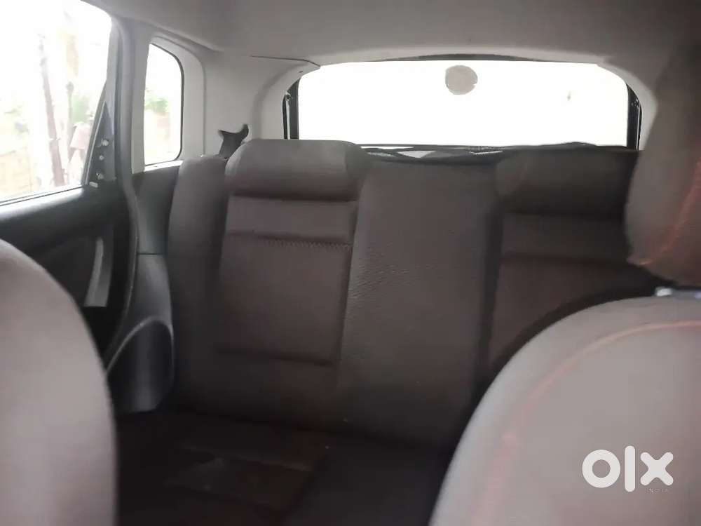 Ford Figo Titanium Blu 2012