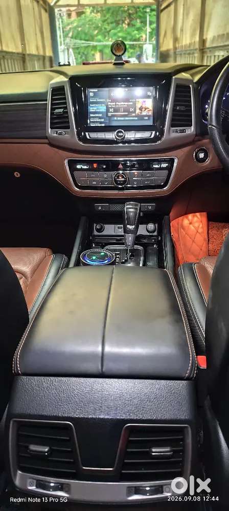 Mahindra Alturas G4 4wd 2019