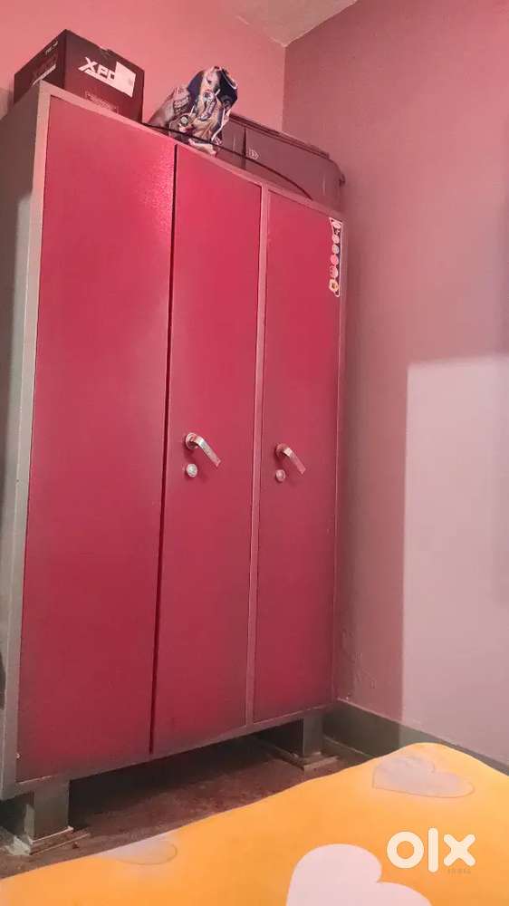 Aluminium almirah