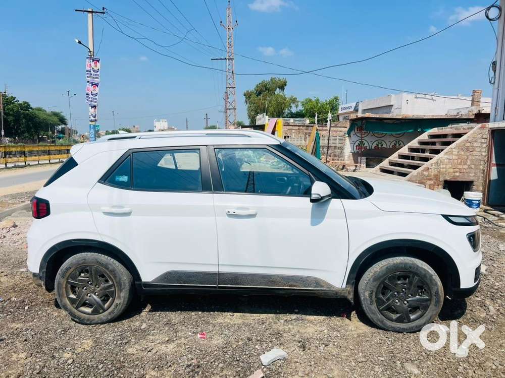 Hyundai Venue Petrol 2023