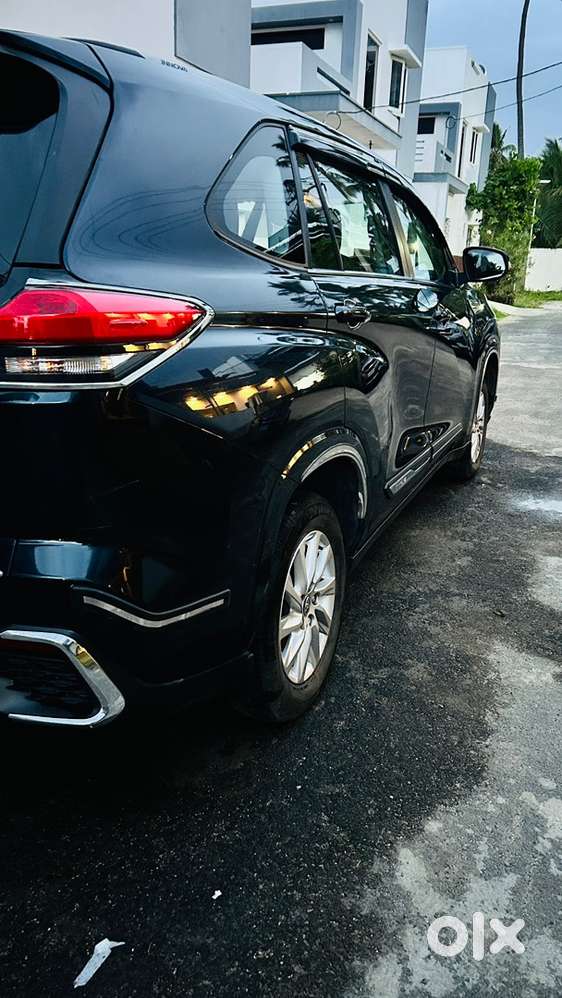 Toyota Innova Hycross Petrol 2024